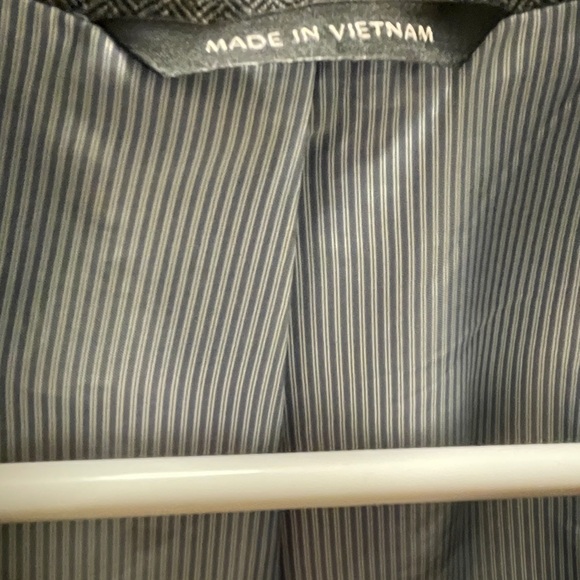 Banana Republic Men’s Tailored Slim Fit Herringbone Blazer, Size 40-Short - Picture 7 of 9